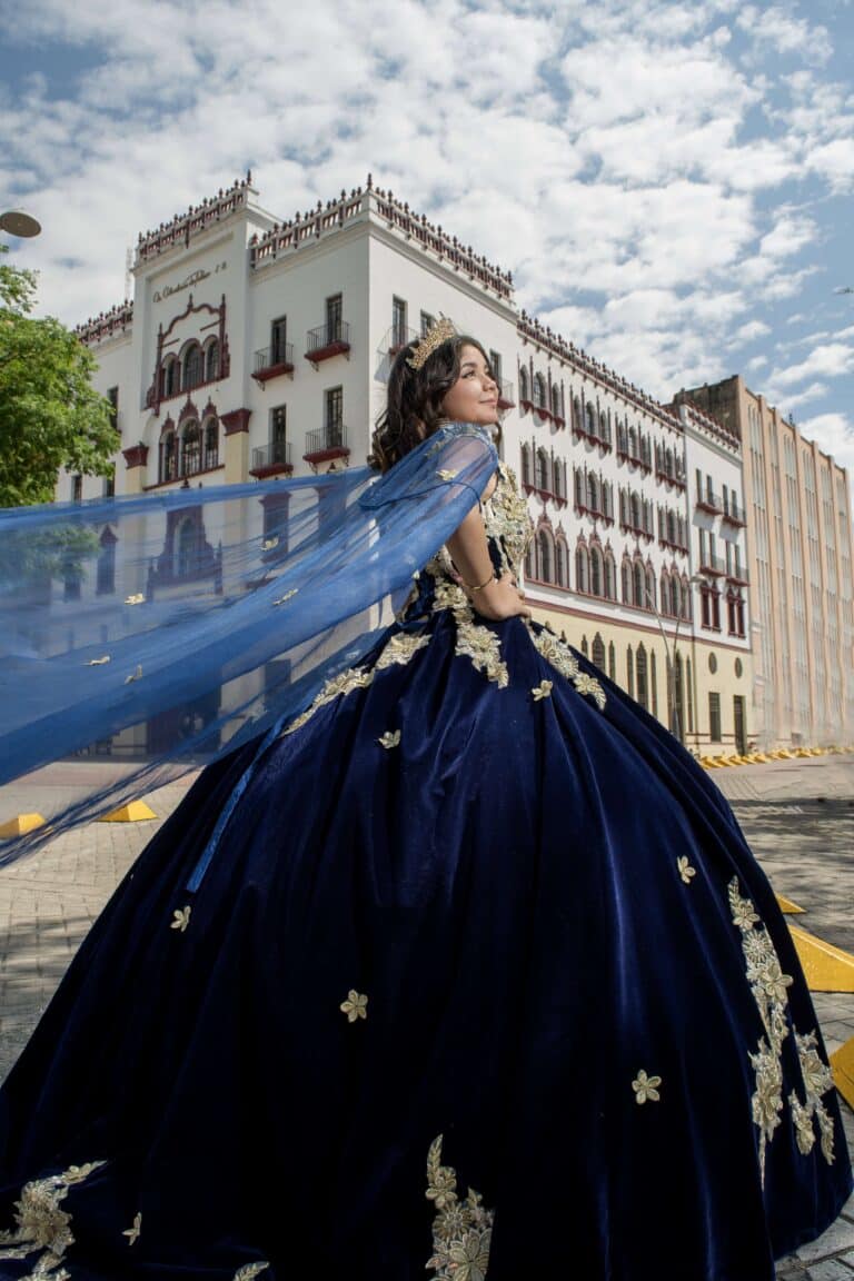 Vestido 15 años Azul Navi con capa