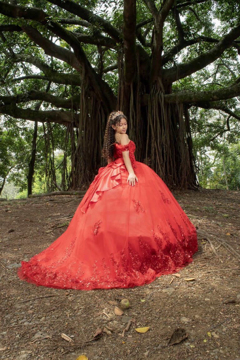 Vestido 15 años Rojo Capa y Moño