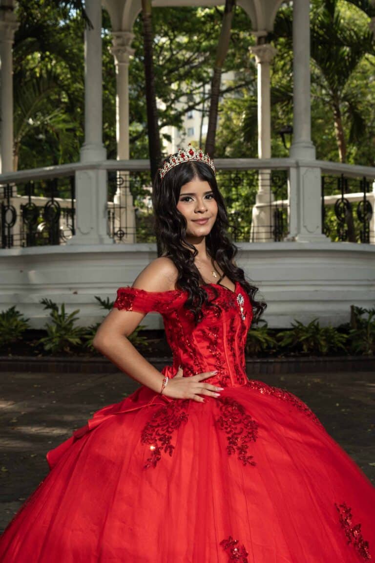 Vestido 15 años Rojo Capa y Moño