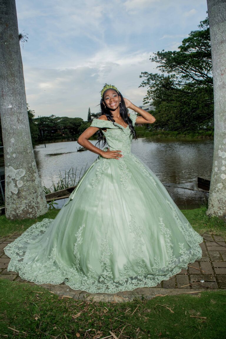 Vestido 15 años Verde Sague con Moño