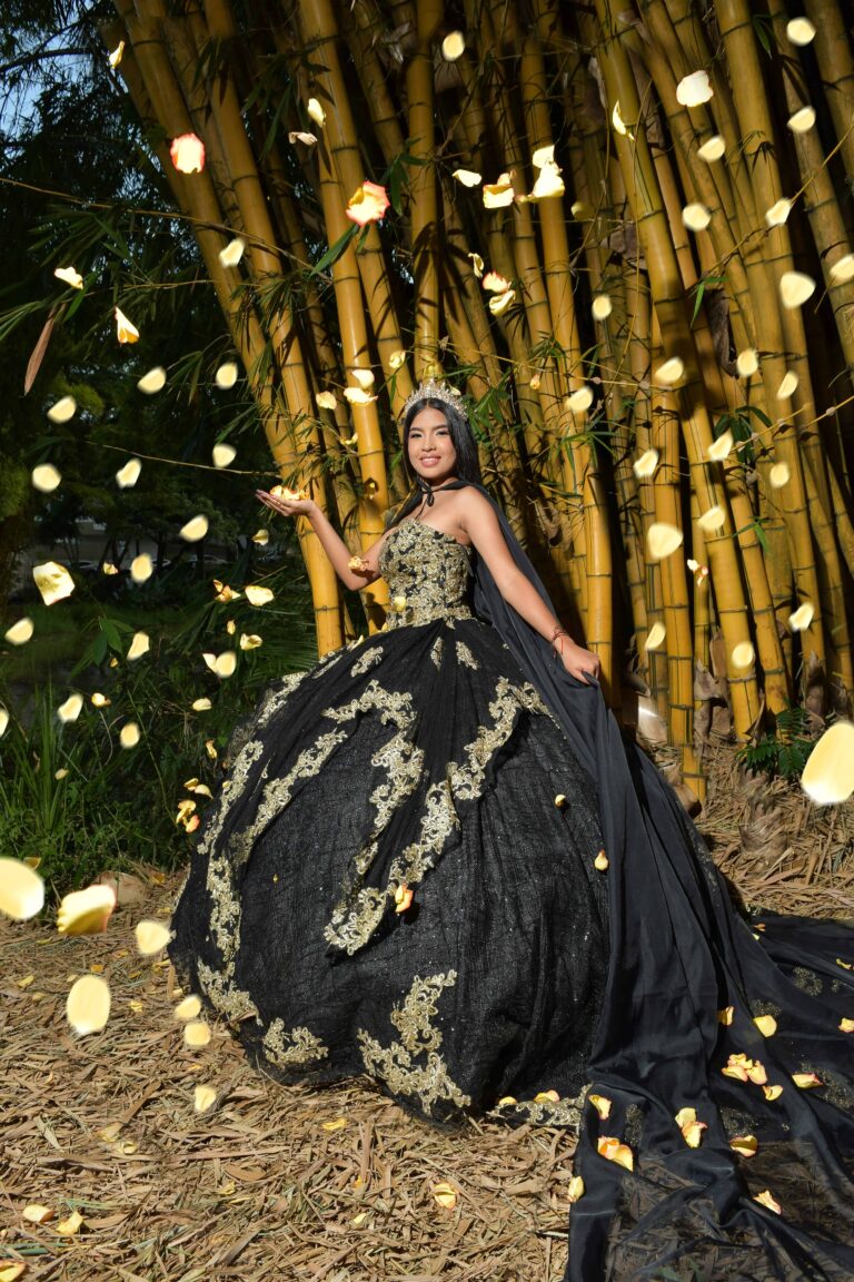 Vestido 15 años negro con capa