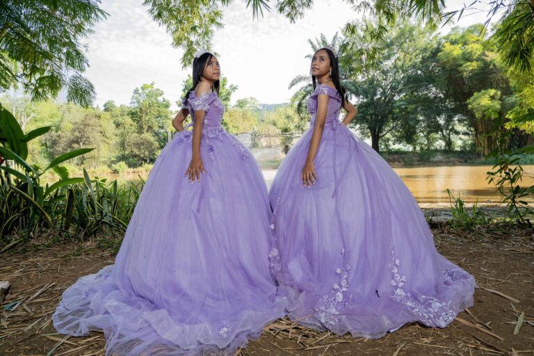 Vestidos de 15 Lilas con capa