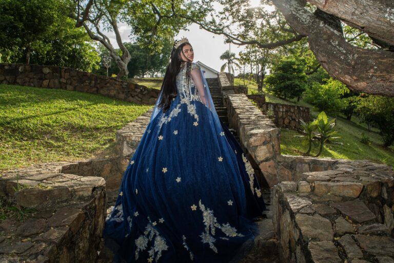 Vestido 15 años Azul Navi con capa