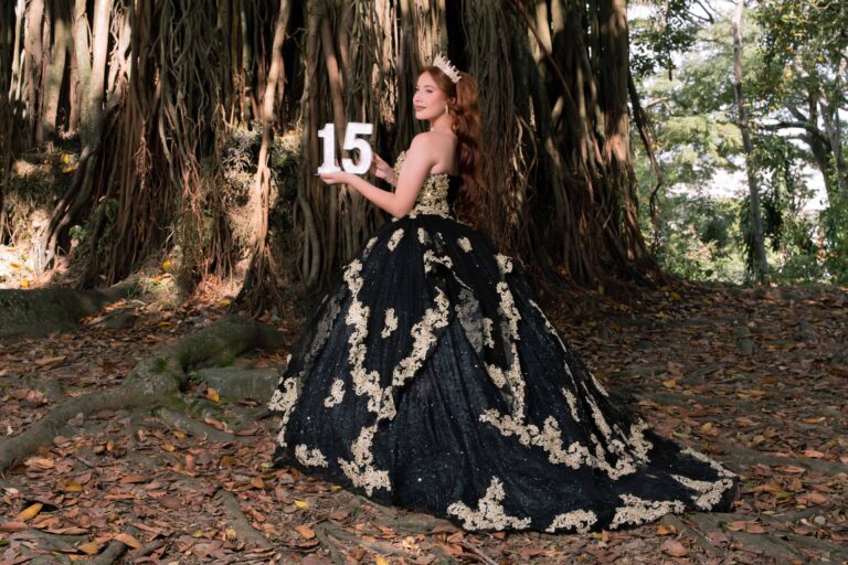 Vestido 15 años negro con capa
